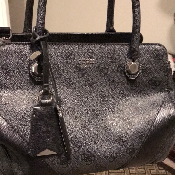 Guess purse - Picture 6 of 6